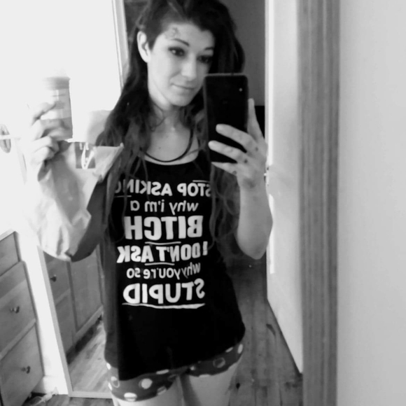 Meet your Posher, Lauren - Picture 3 of 9